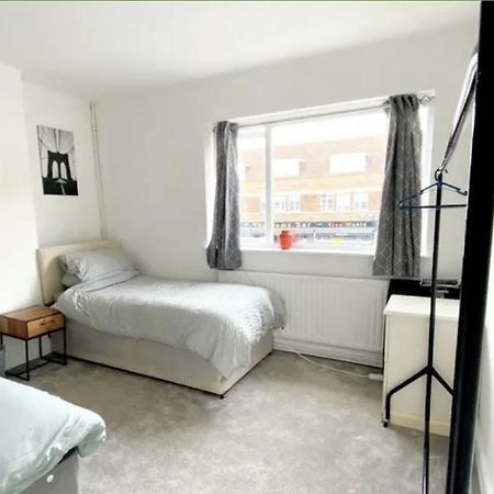 4 Bedroom Property Close To The Harry Potter Studio And Watford Junction Экстерьер фото